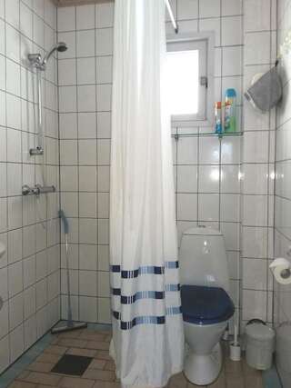 Загородные дома Scandinavian Dream Vikajarvi- Rovaniemi Викаярви Cемейный номер с собственной ванной комнатой-35